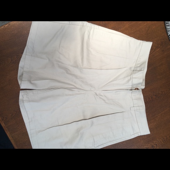 Lord & Taylor NWT. Size 32, 💯 cotton, casual classics. Bermuda shorts/womens. - Picture 3 of 6